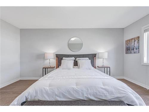 4-740 Linden Drive, Cambridge, ON - Indoor Photo Showing Bedroom