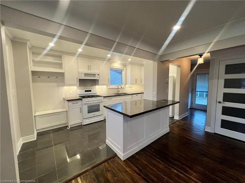 6077 Collins Drive, Niagara Falls, ON - Indoor Photo Showing Kitchen