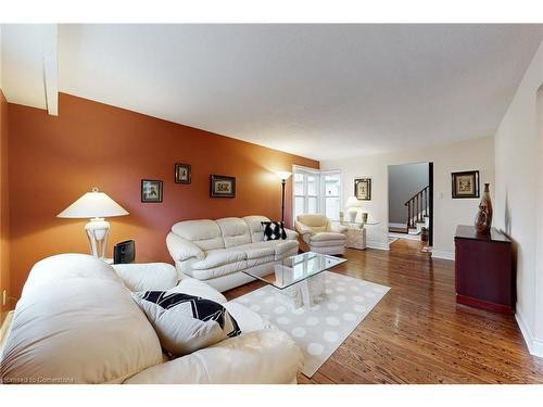 39B Newington Crescent, Toronto, ON - Indoor Photo Showing Living Room