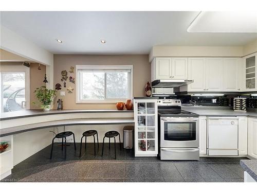 39B Newington Crescent, Toronto, ON - Indoor Photo Showing Kitchen