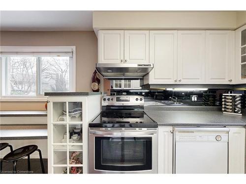 39B Newington Crescent, Toronto, ON - Indoor Photo Showing Kitchen