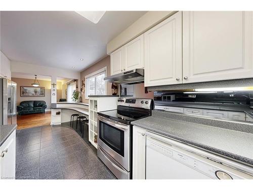 39B Newington Crescent, Toronto, ON - Indoor Photo Showing Kitchen