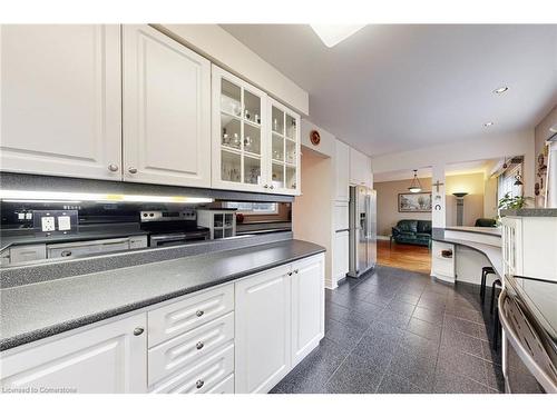 39B Newington Crescent, Toronto, ON - Indoor Photo Showing Kitchen