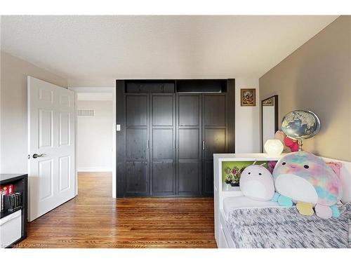 39B Newington Crescent, Toronto, ON - Indoor Photo Showing Bedroom