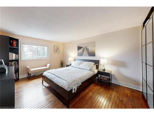 39B Newington Crescent, Toronto, ON - Indoor Photo Showing Bedroom