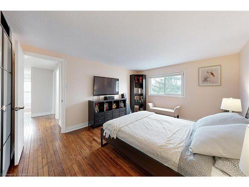 39B Newington Crescent, Toronto, ON - Indoor Photo Showing Bedroom