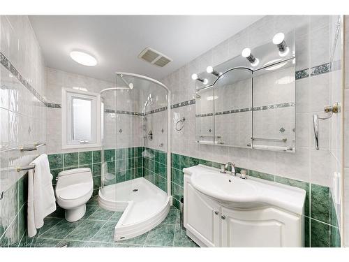 39B Newington Crescent, Toronto, ON - Indoor Photo Showing Bathroom