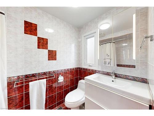 39B Newington Crescent, Toronto, ON - Indoor Photo Showing Bathroom