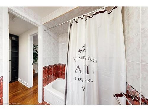 39B Newington Crescent, Toronto, ON - Indoor Photo Showing Bathroom