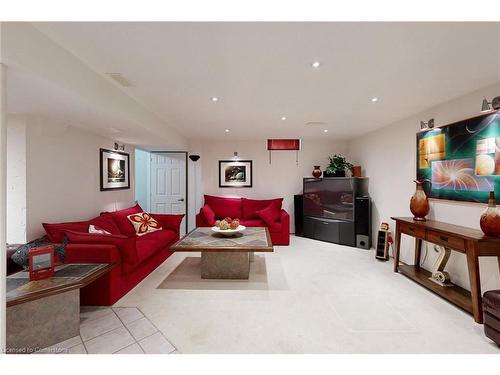 39B Newington Crescent, Toronto, ON - Indoor Photo Showing Living Room