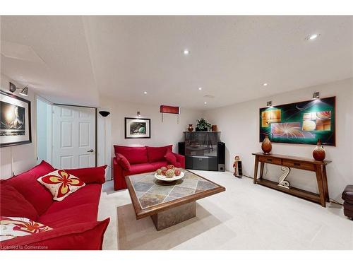 39B Newington Crescent, Toronto, ON - Indoor Photo Showing Living Room