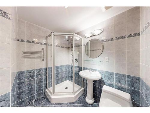 39B Newington Crescent, Toronto, ON - Indoor Photo Showing Bathroom