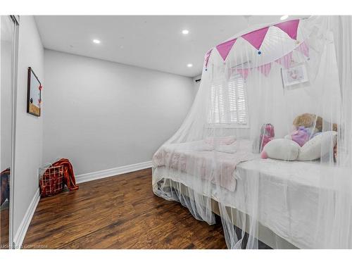 369 Thomas Slee Drive, Kitchener, ON - Indoor Photo Showing Bedroom