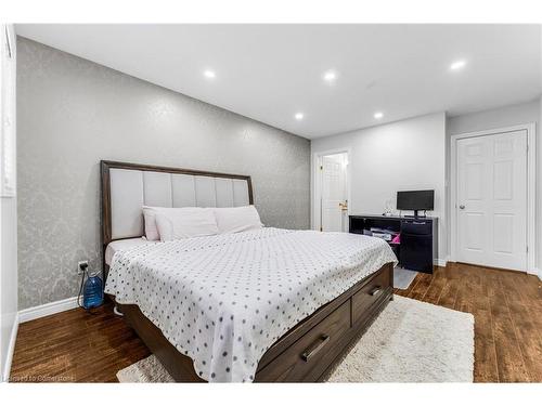 369 Thomas Slee Drive, Kitchener, ON - Indoor Photo Showing Bedroom