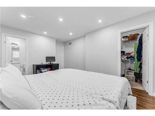 369 Thomas Slee Drive, Kitchener, ON - Indoor Photo Showing Bedroom