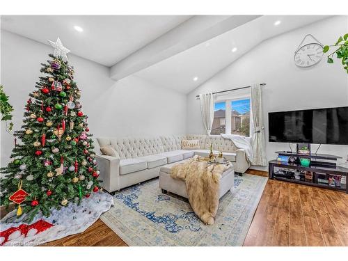 369 Thomas Slee Drive, Kitchener, ON - Indoor Photo Showing Living Room