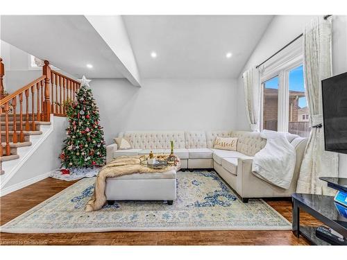 369 Thomas Slee Drive, Kitchener, ON - Indoor Photo Showing Living Room