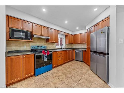 369 Thomas Slee Drive, Kitchener, ON - Indoor Photo Showing Kitchen