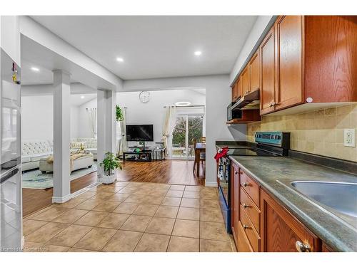 369 Thomas Slee Drive, Kitchener, ON - Indoor Photo Showing Kitchen