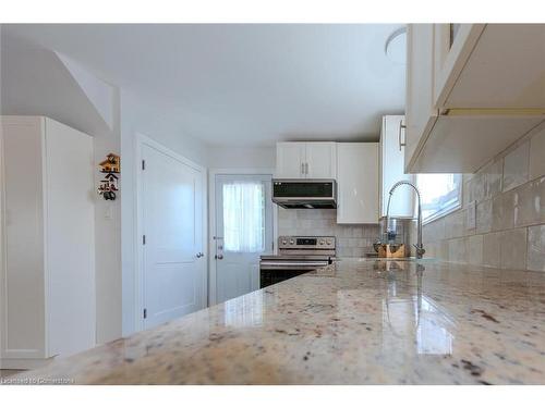 56 Raleigh Court, Hamilton, ON - Indoor Photo Showing Kitchen