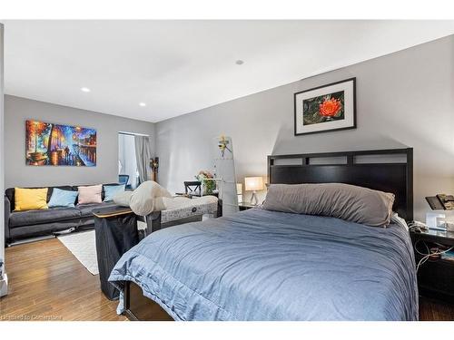 489 Chiddington Avenue, London, ON - Indoor Photo Showing Bedroom