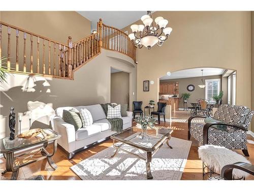 4272 Clubview Drive, Burlington, ON - Indoor Photo Showing Living Room