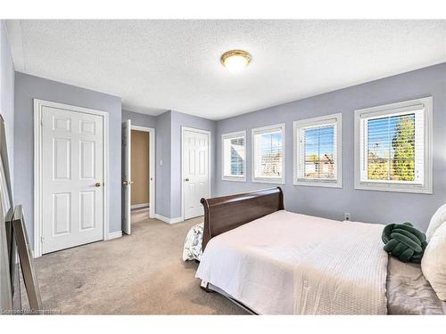 4272 Clubview Drive, Burlington, ON - Indoor Photo Showing Bedroom