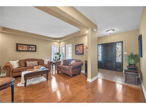 4272 Clubview Drive, Burlington, ON - Indoor Photo Showing Living Room