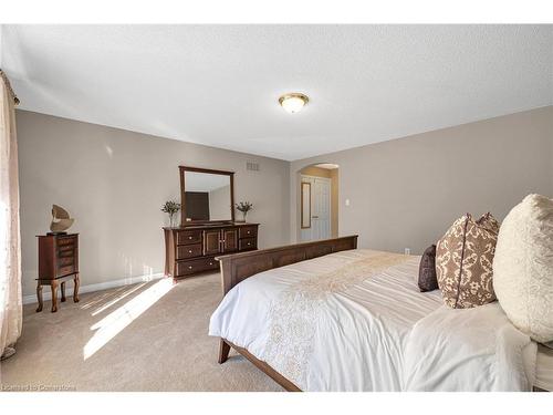 4272 Clubview Drive, Burlington, ON - Indoor Photo Showing Bedroom