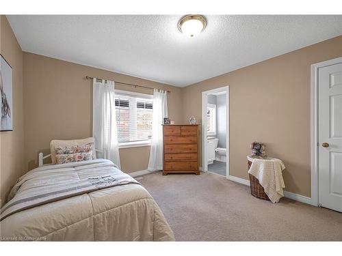 4272 Clubview Drive, Burlington, ON - Indoor Photo Showing Bedroom