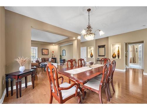 4272 Clubview Drive, Burlington, ON - Indoor Photo Showing Dining Room