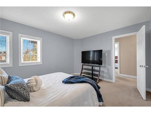 4272 Clubview Drive, Burlington, ON - Indoor Photo Showing Bedroom