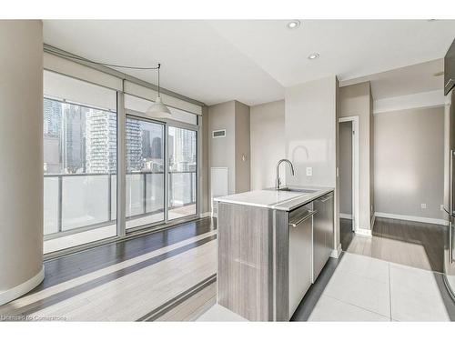 1413-1 Market Street, Toronto, ON - Indoor Photo Showing Kitchen