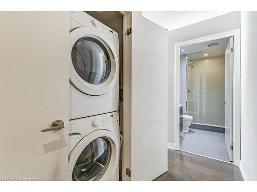 1413-1 Market Street, Toronto, ON - Indoor Photo Showing Laundry Room