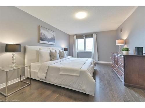 3082 Highbourne Crescent, Oakville, ON - Indoor Photo Showing Bedroom