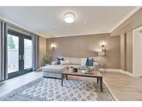 3082 Highbourne Crescent, Oakville, ON - Indoor Photo Showing Living Room