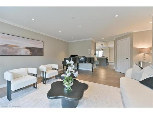 3082 Highbourne Crescent, Oakville, ON - Indoor Photo Showing Living Room