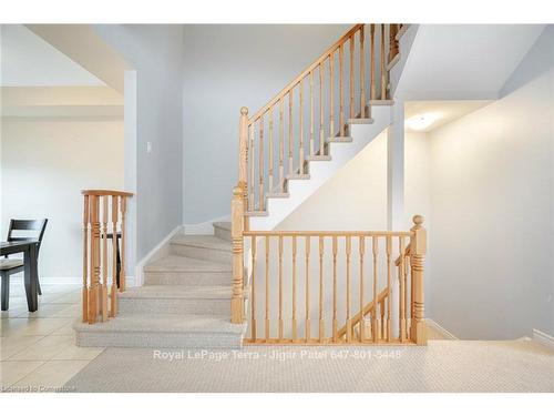 2220 Queensway Drive, Burlington, ON - Indoor Photo Showing Other Room