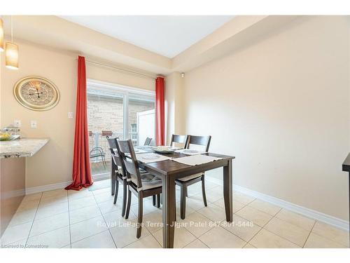 2220 Queensway Drive, Burlington, ON - Indoor Photo Showing Dining Room