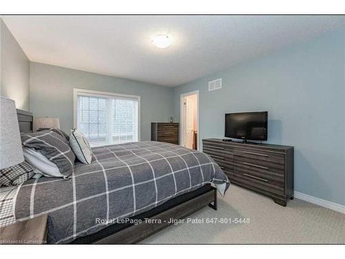 2220 Queensway Drive, Burlington, ON - Indoor Photo Showing Bedroom