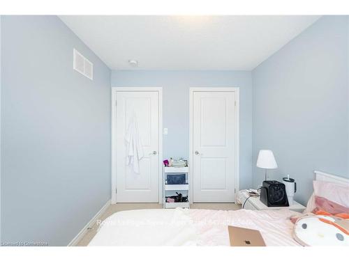 2220 Queensway Drive, Burlington, ON - Indoor Photo Showing Bedroom