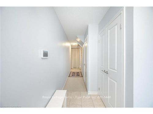 2220 Queensway Drive, Burlington, ON - Indoor Photo Showing Other Room