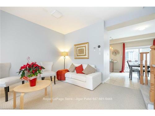 2220 Queensway Drive, Burlington, ON - Indoor Photo Showing Living Room