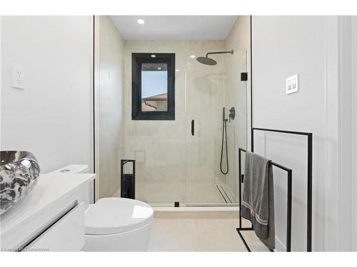 17 Clearview Drive, Hamilton, ON - Indoor Photo Showing Bathroom