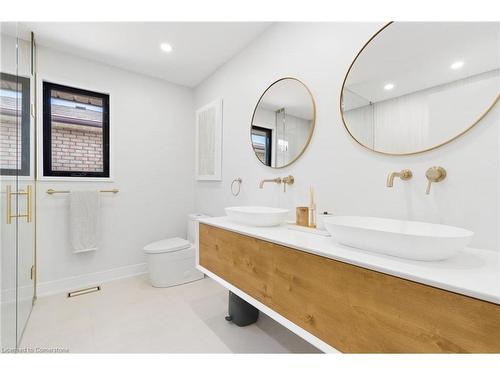 17 Clearview Drive, Hamilton, ON - Indoor Photo Showing Bathroom