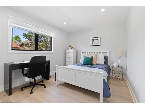 17 Clearview Drive, Hamilton, ON - Indoor Photo Showing Bedroom