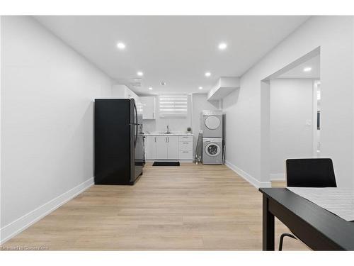 17 Clearview Drive, Hamilton, ON - Indoor Photo Showing Laundry Room