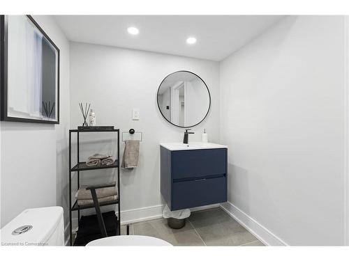 17 Clearview Drive, Hamilton, ON - Indoor Photo Showing Bathroom