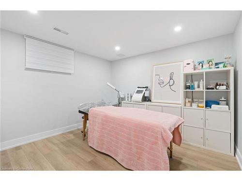 17 Clearview Drive, Hamilton, ON - Indoor Photo Showing Bedroom