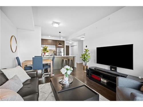 207-5025 Harvard Road, Mississauga, ON - Indoor Photo Showing Living Room